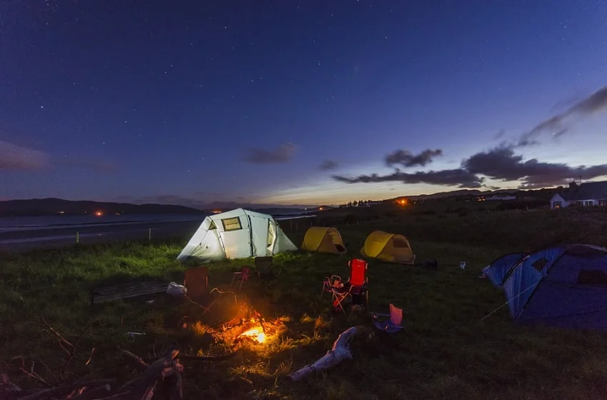  Pole campingowe – dlaczego warto tak spędzać wczasy?
